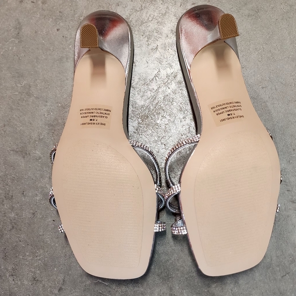 NIB Steve Madden Sheley Leather Rhinestone Embellished Kitten Heel Size 7.5 - Picture 5 of 6